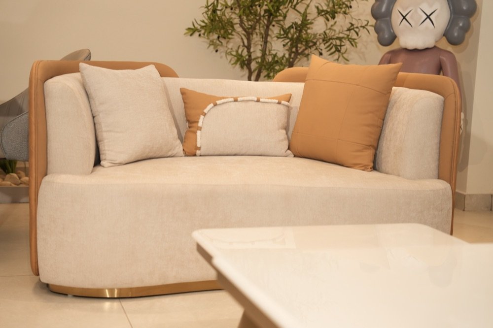 Sculptural Accent Chair (AKY02310)
